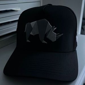 Waggle Rhino hat